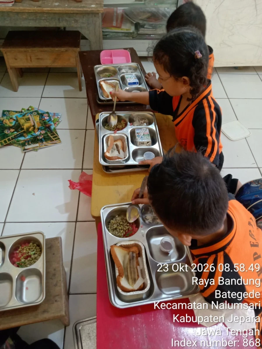 Kegiatan makan bersama 