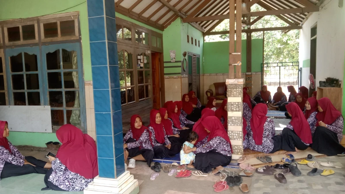 Kegiatan pertemuan Rutin PKK RT 05 RW 03