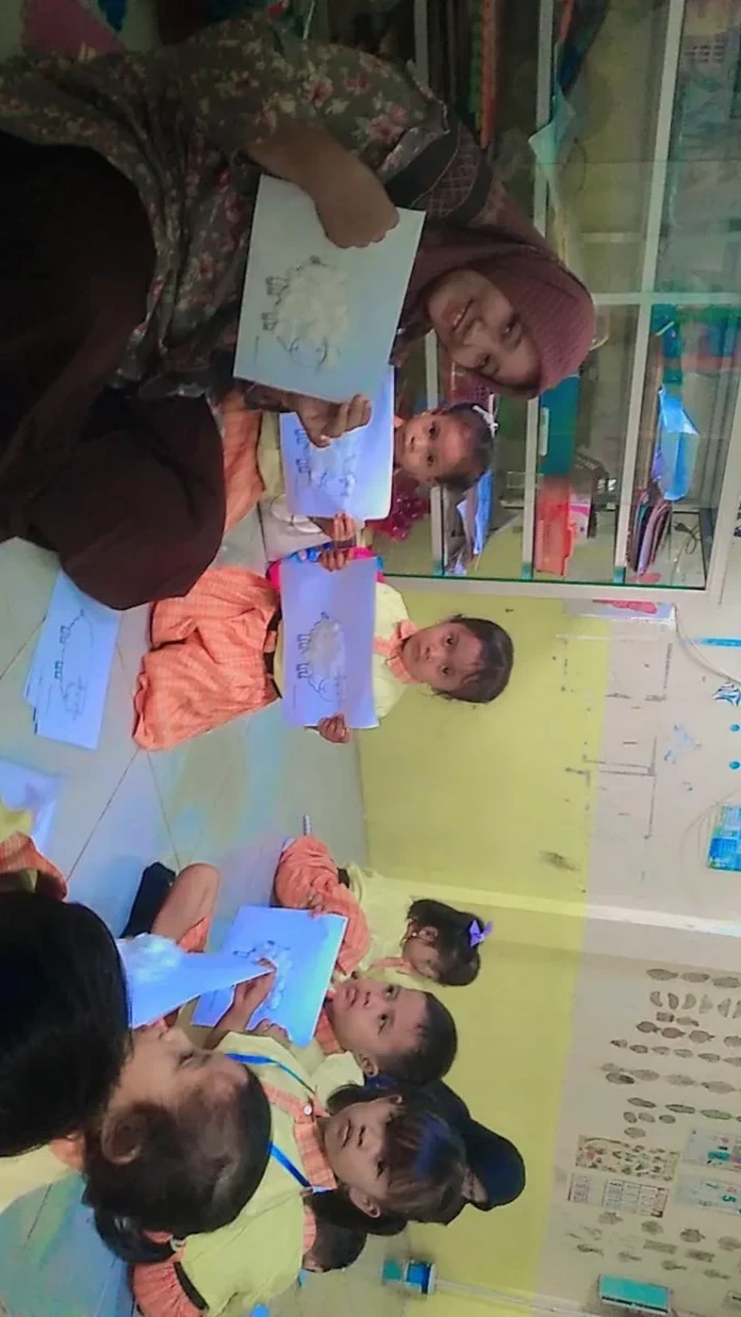 Kegiatan di KB Mutiara Kasih"kolase domba dari kapas"
