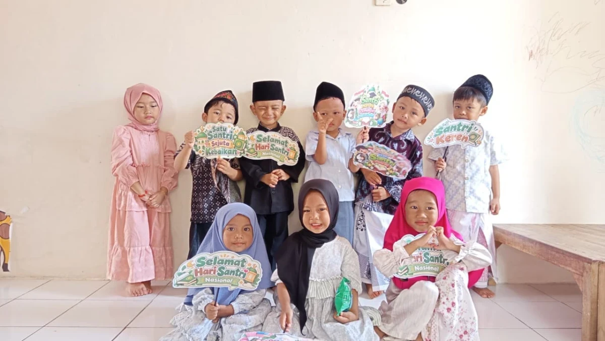 Jalan Sehat KB Mutiara Karanggondang Menyambut Hari Santri 2026