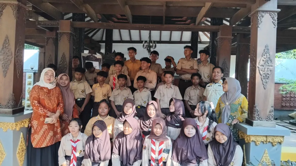Bunda Literasi Mayong Sambut Eduwisata MPLS SMP Bhakti Praja Nalumsari