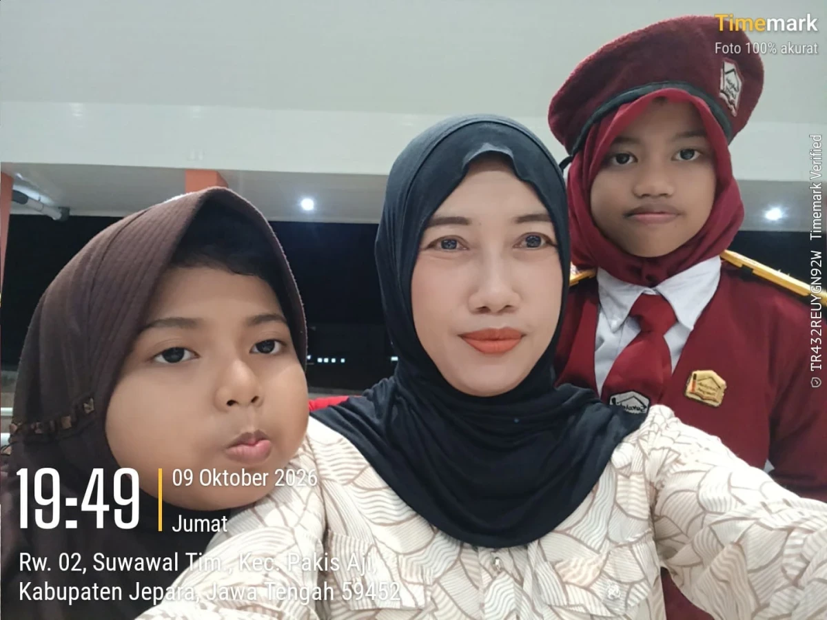Sentuhan Kasih Sang Ibu: Momen Hangat Ibu Ketua TP PKK Kecamatan Pakis Aji Bersama Anak-Anak SRT 1 Jepara