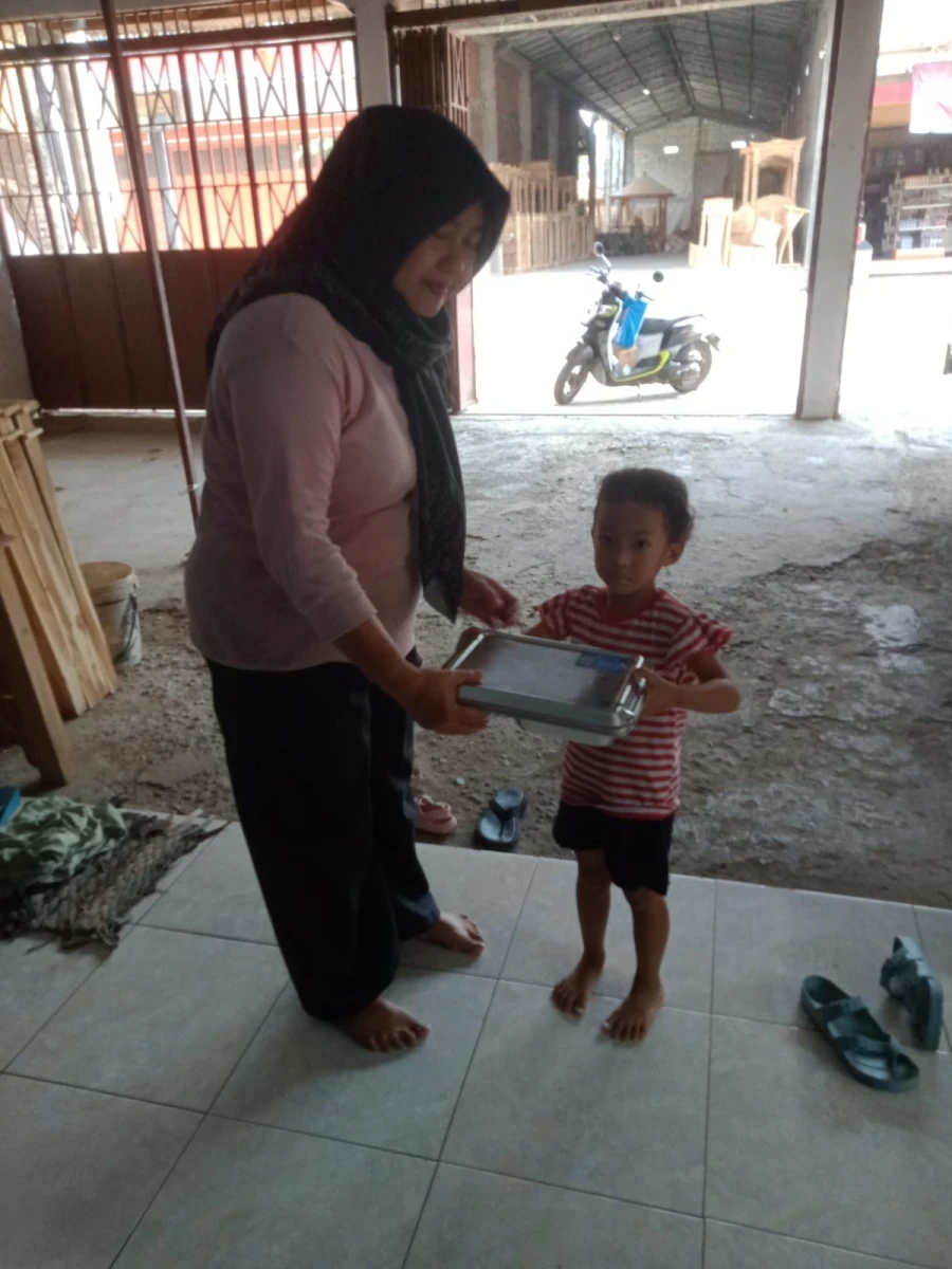 POSYANDU NUSA INDAH 2 TAHUNAN LAKSANAKAN PENDISTRIBUSIAN MENU MBG BAGI BALITA, IBU HAMIL, DAN IBU MENYUSUI