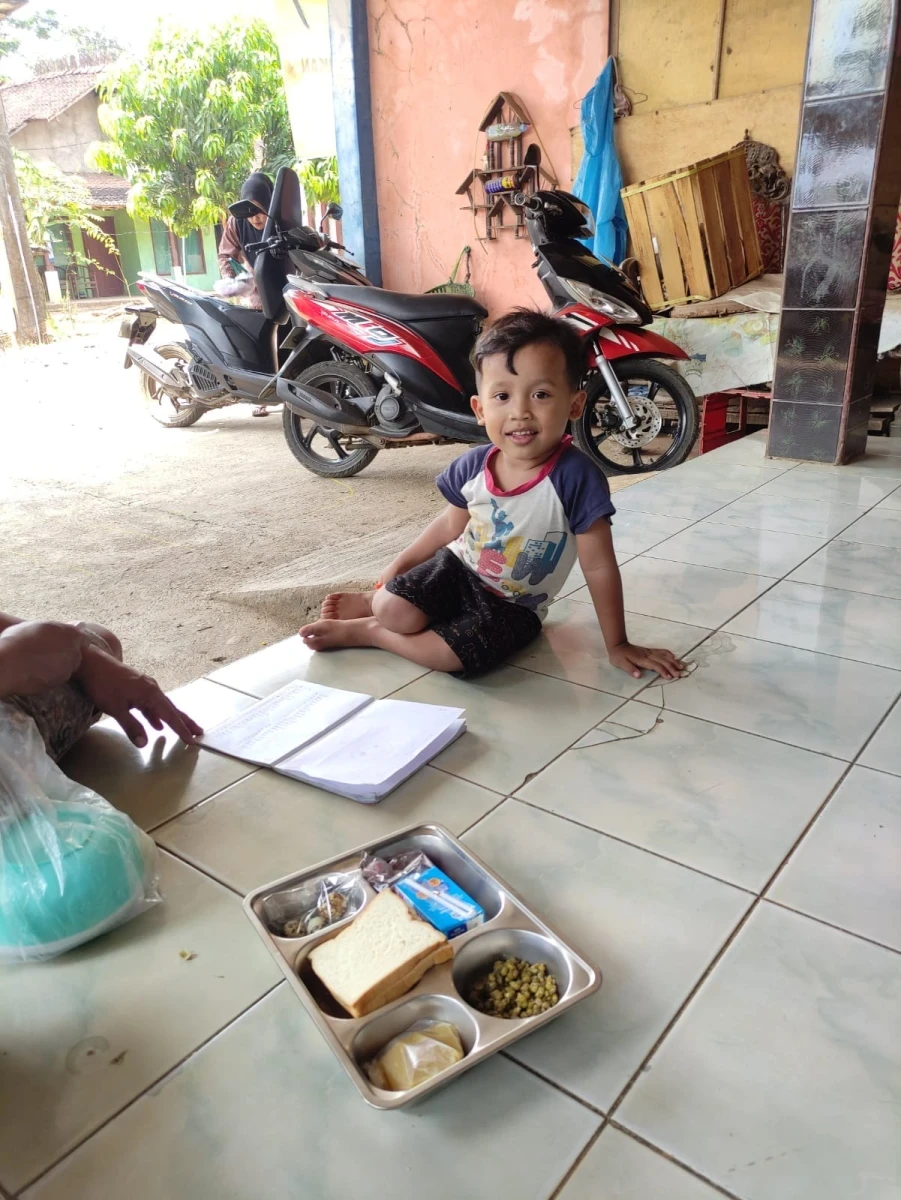 Kegiatan pembagian MBG(makanan bergizi gratis) desa geneng