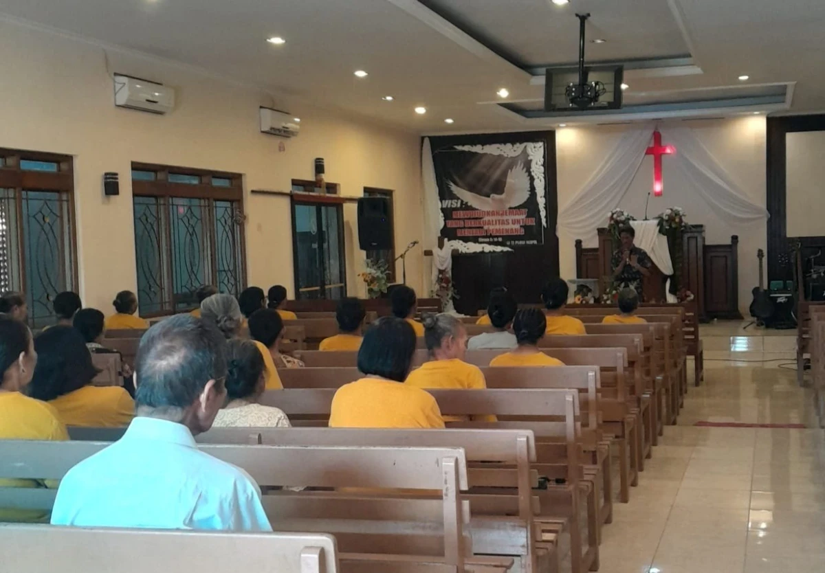 Upaya Memelihara Kesehatan Lansia: Penimbangan dan Cek Kesehatan Rutin di GITJ Ploso Ngipik