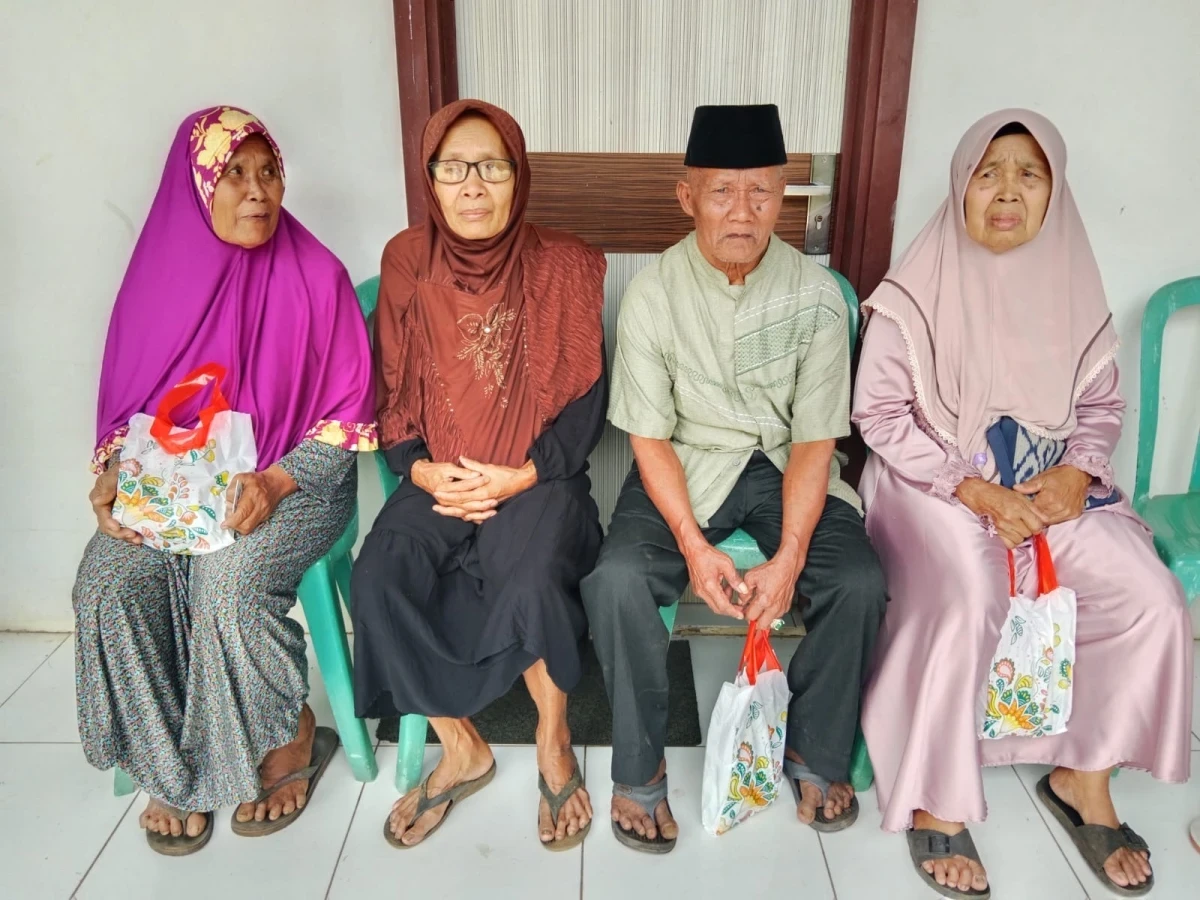 Kegiatan Pembagian PMT Lansia di Baldes Kaliaman