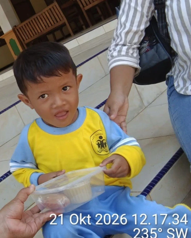 Pemberian Makanan Tambahan (PMT) Balita RW 06 Desa Karanggondang