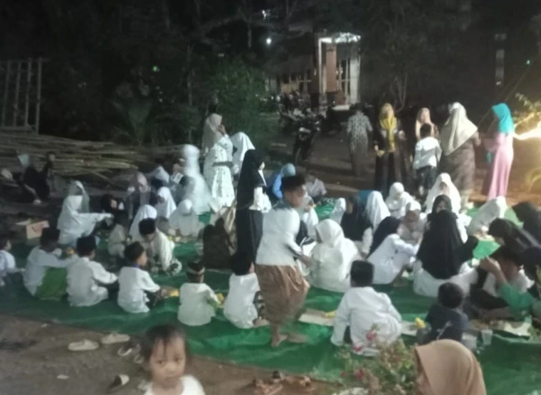 Semarak Hari Santri 2026: TPQ Riyadus Salafiyah Karanggondang Gelar Pawai Keliling dan Makan Bersama