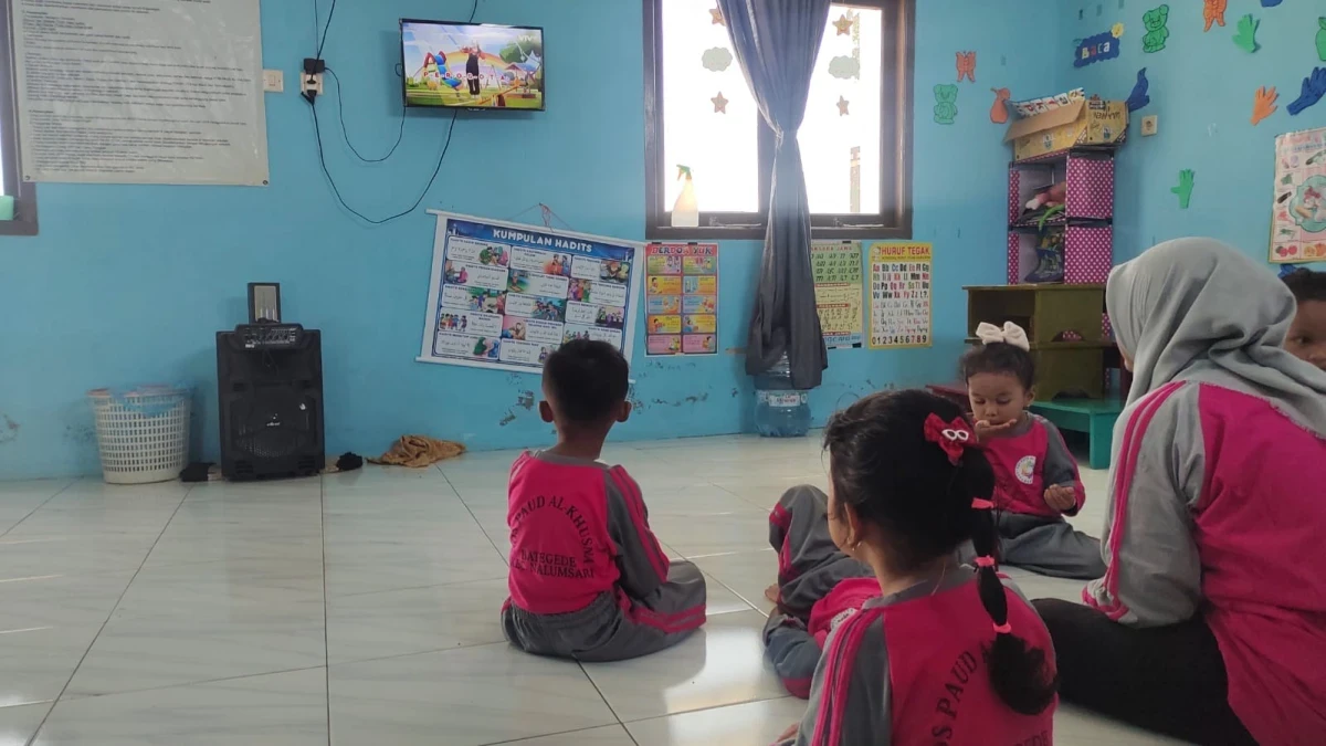 Anak diperlihatkan tentang pelangi 