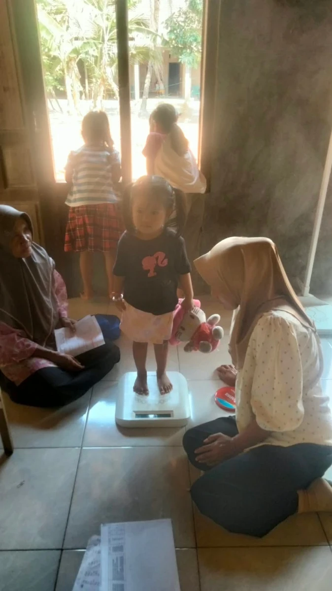 Tp PKK desa Slagi mengikuti kegiatan posyandu ILP yg di wakili  Ny Naning