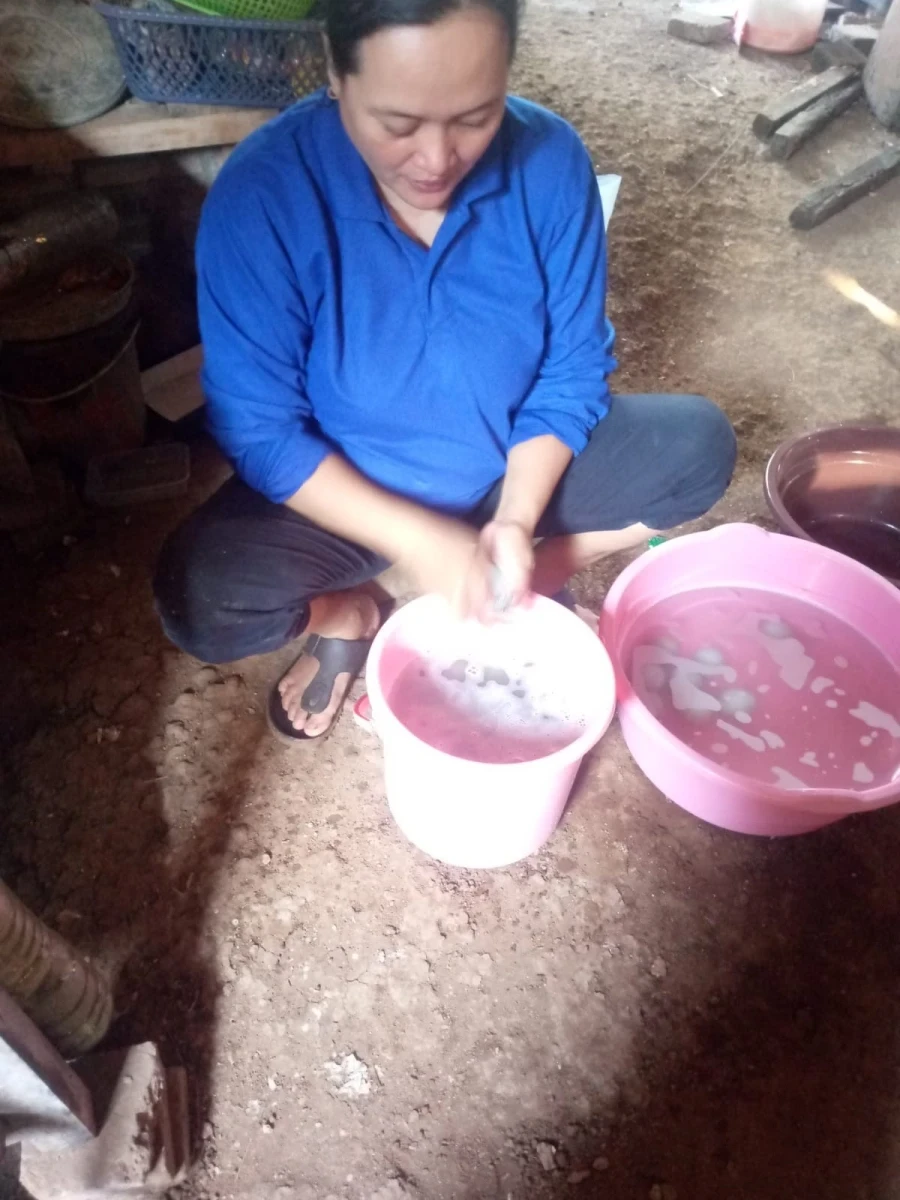 kegiatan kunjunga TP pkk desa lebak,ke produksi telur asin susan