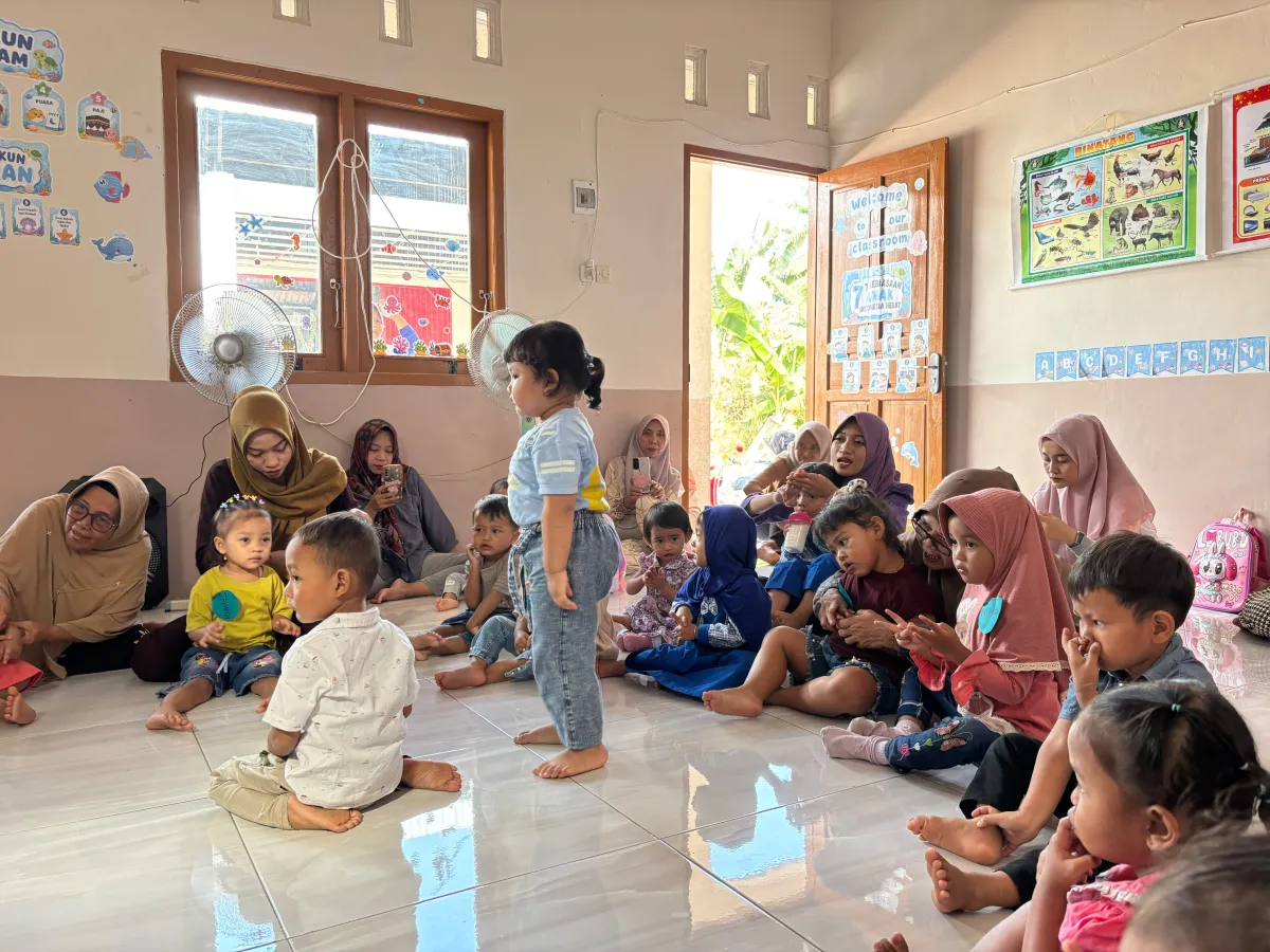 Bunda paud berkenalan dengan anak anak pos paud melati 