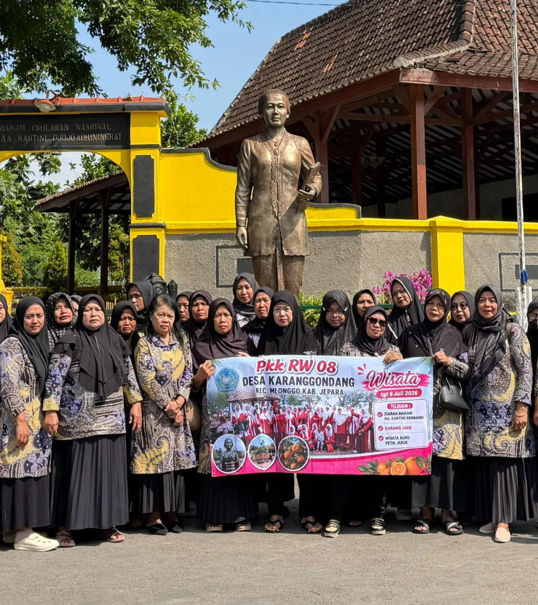 Meneladani Semangat Juang RA Kartini, PKK RW 08 Desa Karanggondang Gelar Ziarah ke Makam Kartini di Rembang