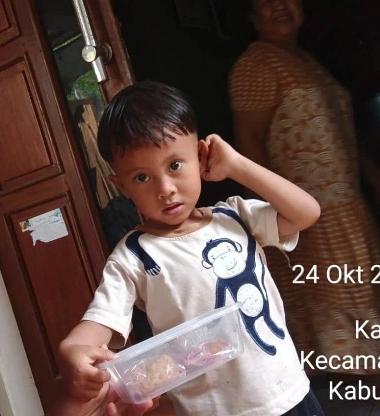 Pokja IV Salurkan PMT Sehat di RW 04 Karanggondang