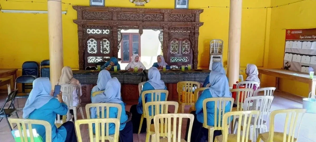 PEMBINAAN ADMINISTRASI TP PKK DESA BULUNGAN OLEH TP PKK KECAMATAN PAKIS AJI