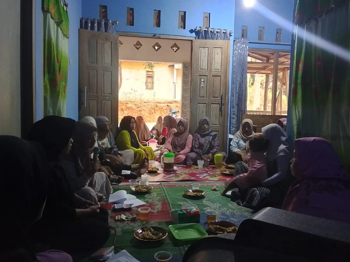 Bangun Kemandirian Warga, Pengurus dan Anggota PKK RT 16 RW 02 Desa Kawak Pertajam Program Kerja Lewat Pertemuan Rutin
