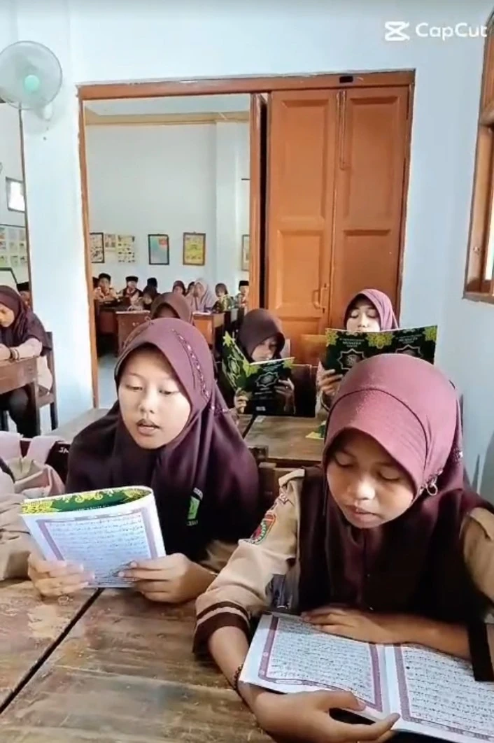 KHOTMIL QUR'AN AHAD KLIWON DI MI MIFTAHUL HUDA UJUNGWATU