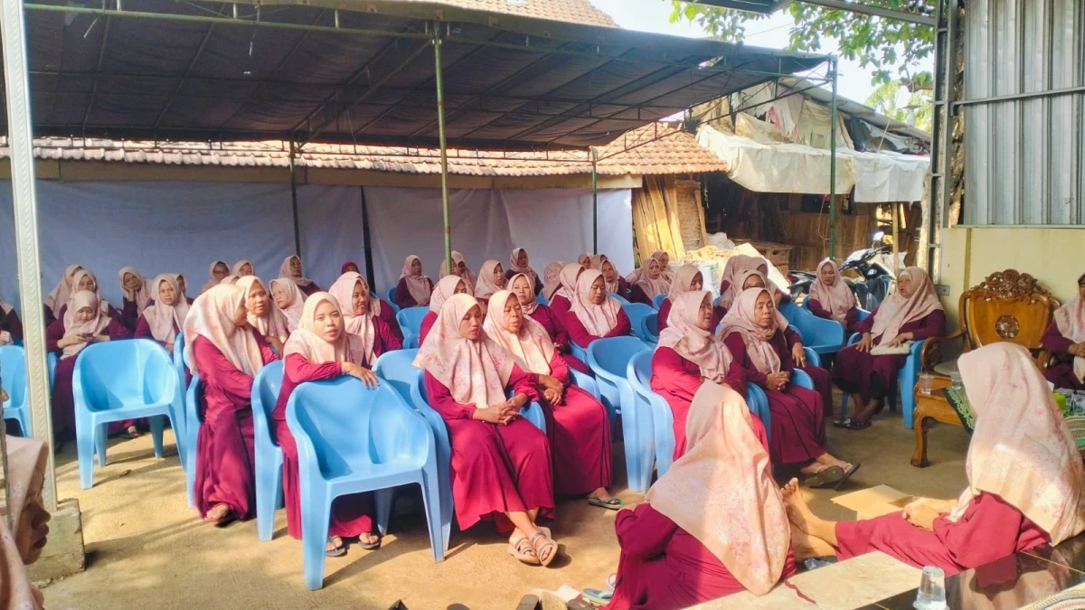 Tumbuhkan Kepedulian dan Solidaritas, PKK RT 09 Laksanakan Takziah