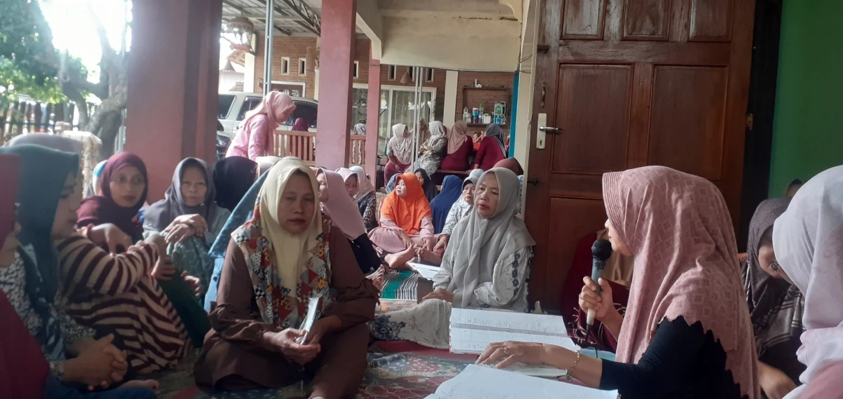 PERTEMUAN RUTIN PKK RT 05/01 DAN SOSIALISASI PEMANFAATAN PRKARANGAN RUMAH