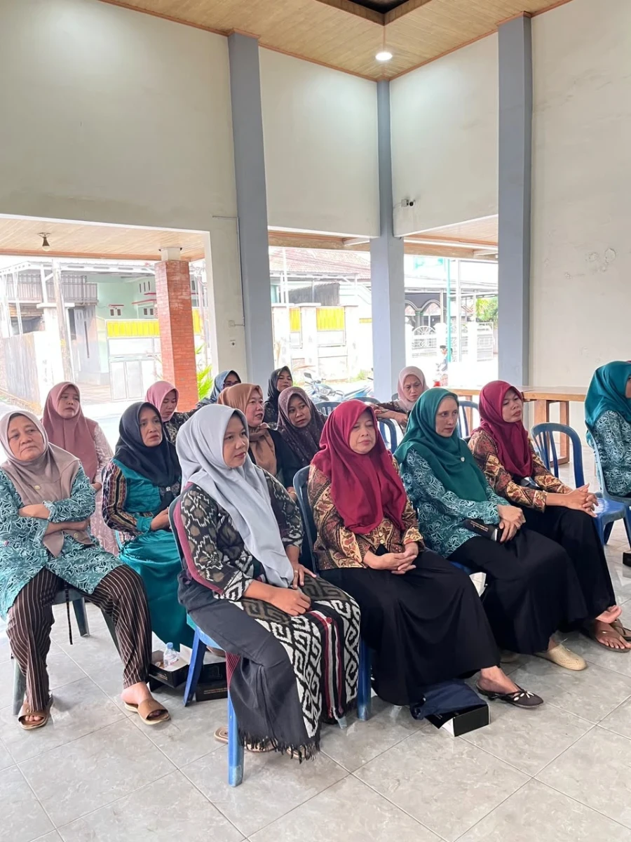 Pelatihan Tata Rias "Make-up Natural" Pokja III untuk Meningkatkan Rasa Percaya Diri dan Penampilan Profesional Kader PKK