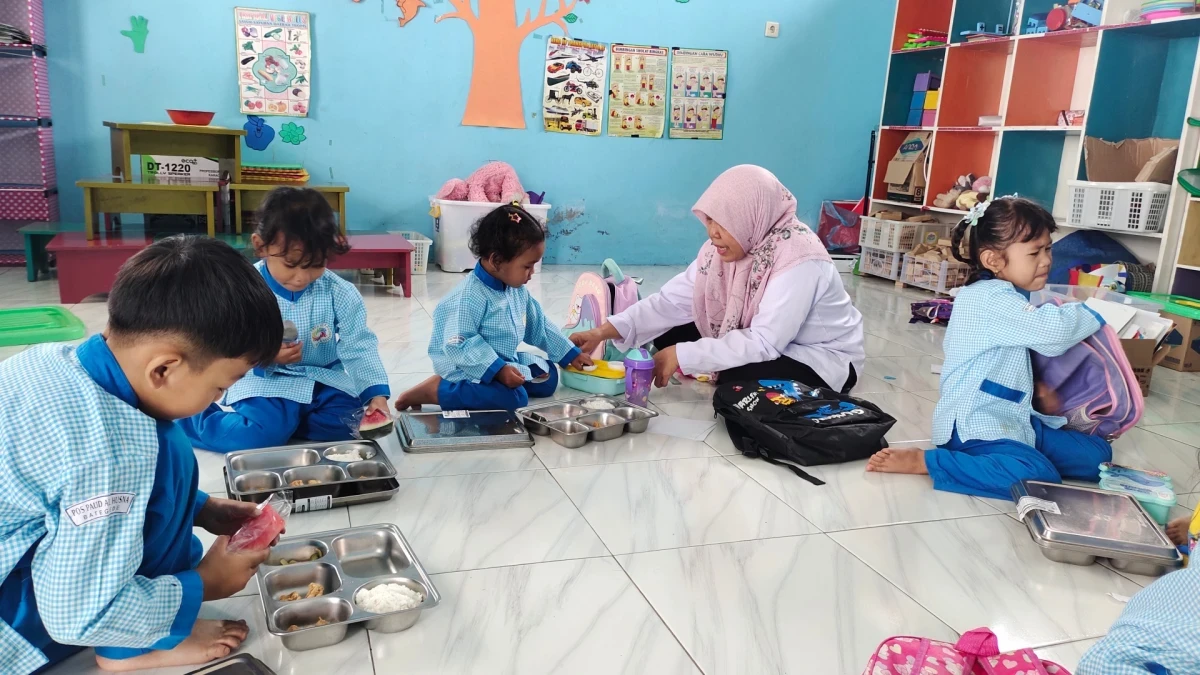 Makan mbg bersama 