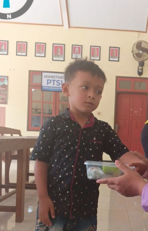 Geliat PMT Balita Pokja 4 Desa Karanggondang di RW 05