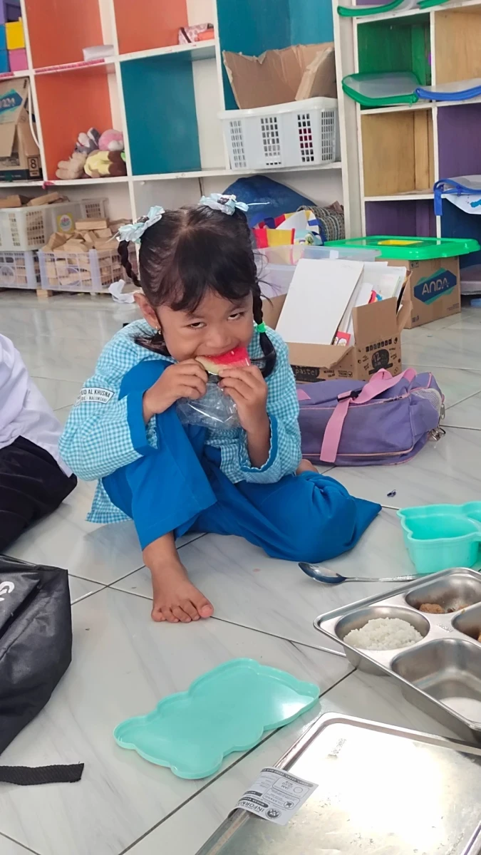 Kegiatan makan mbg bersama 
