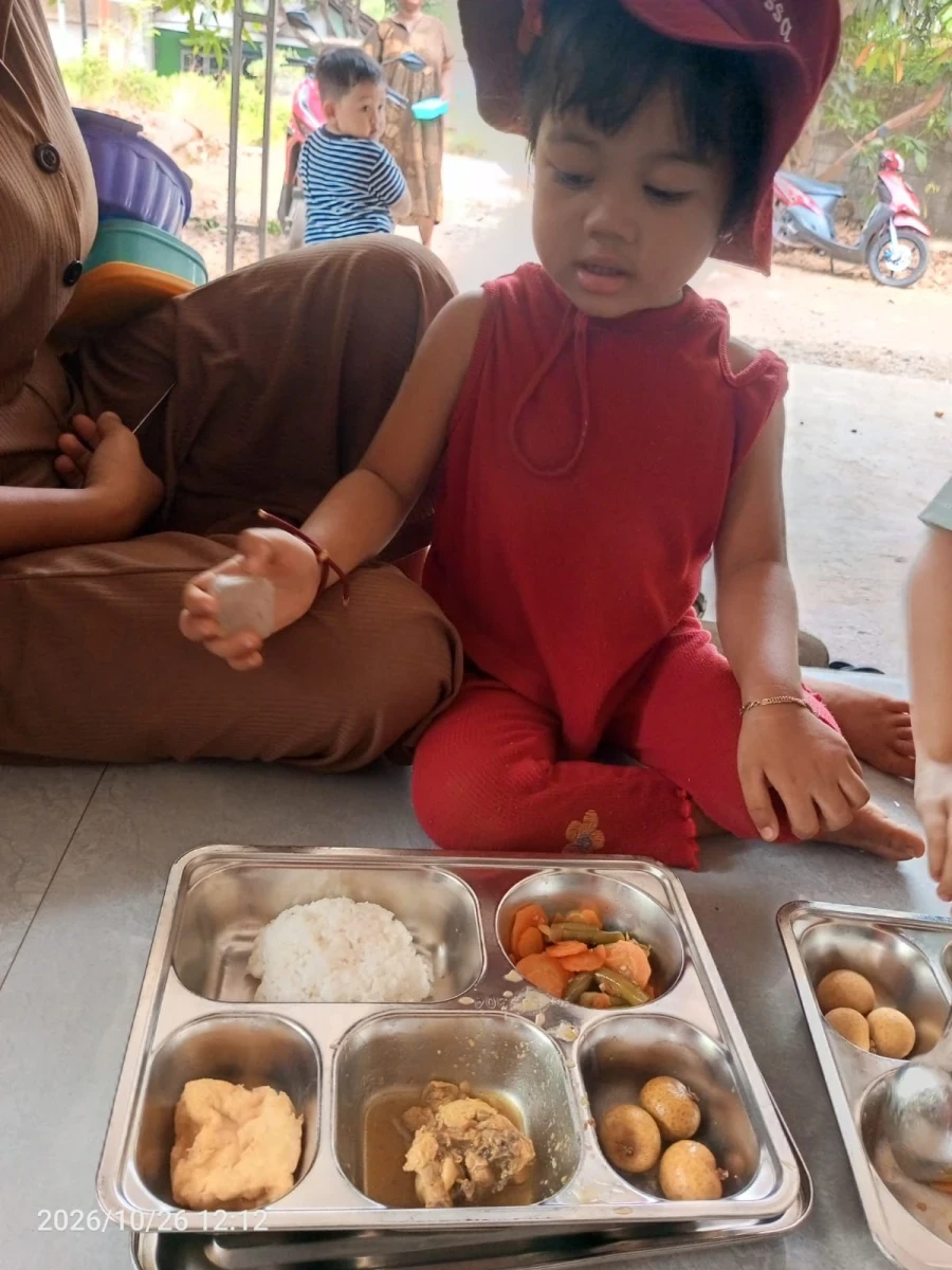 Kegiatan pembagian MBG B3 di wilayah RW 05 Desa Kaliaman 