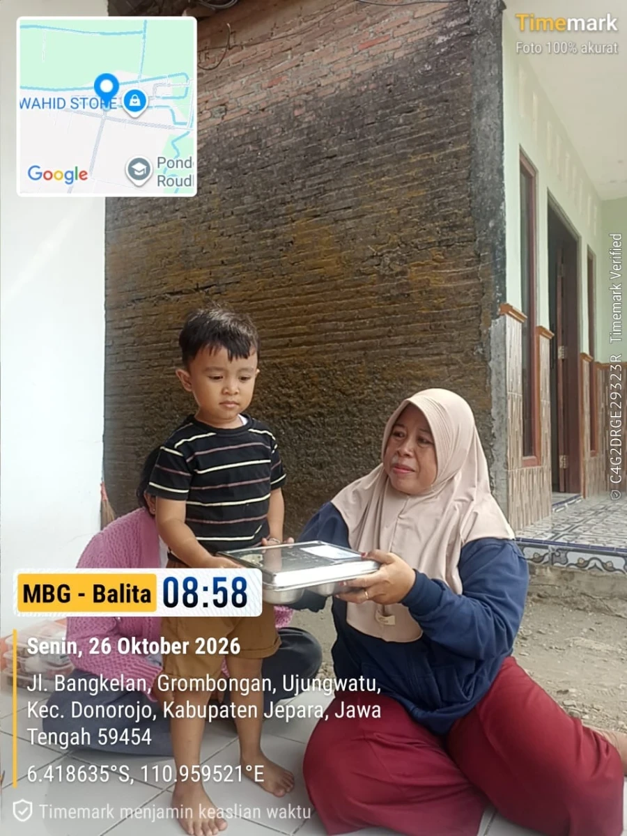 PENDISTRIBUSIAN MAKAN BERGIZI GRATIS DI RW 03 POS 06 GROBOGAN