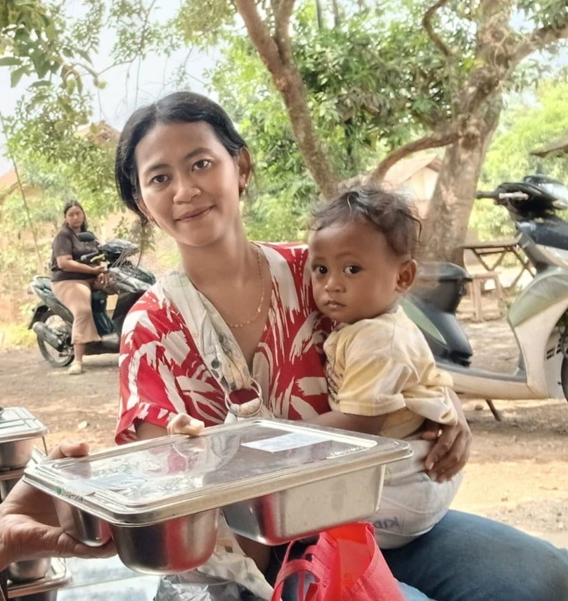 Dukungan Gizi Berkualitas untuk Ibu Menyusui: Penyaluran Paket MBG Posyandu Harapan 10 Karanggondang