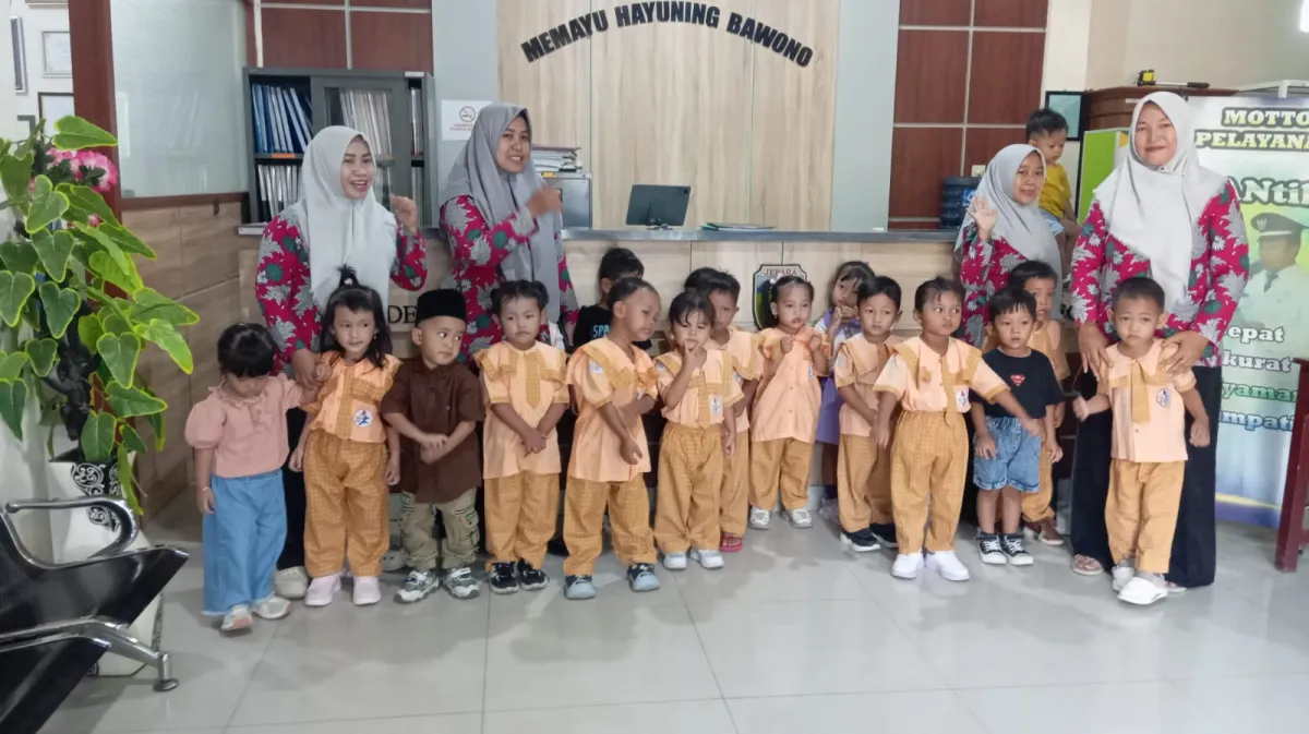 Bunda PAUD Tegalsambi Dampingi MPLS Pos PAUD Mata Hati Mengenal Lingkungan Desa