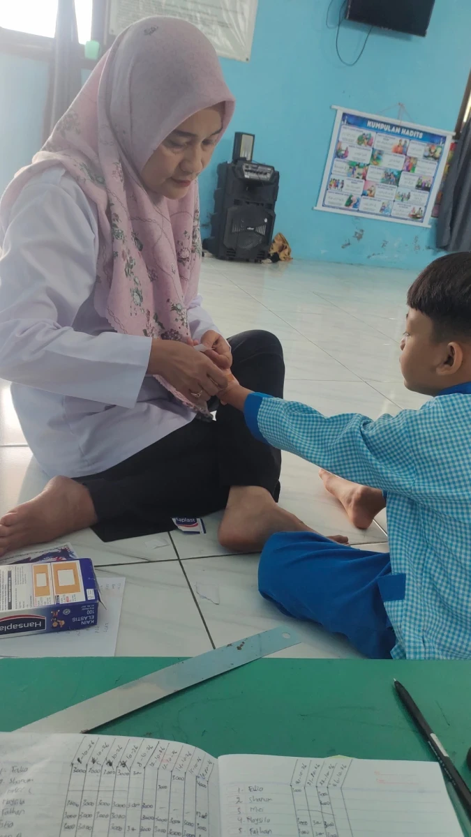 Pertolongan pertama untuk anak yang terluka 