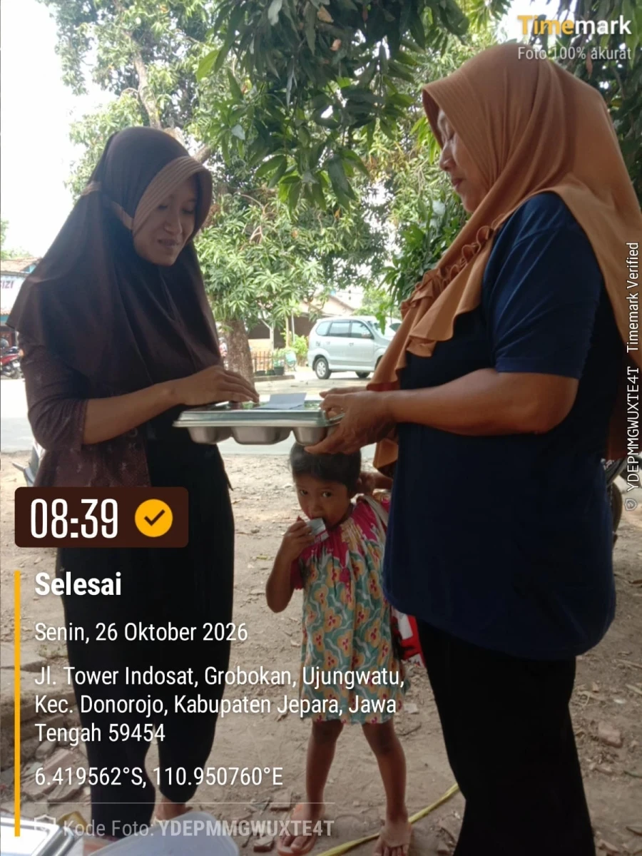 TP.PKK DESA DAMPINGI PENDISTRIBUSIAN MBG DI POS 03 RW 03 GROBOGAN