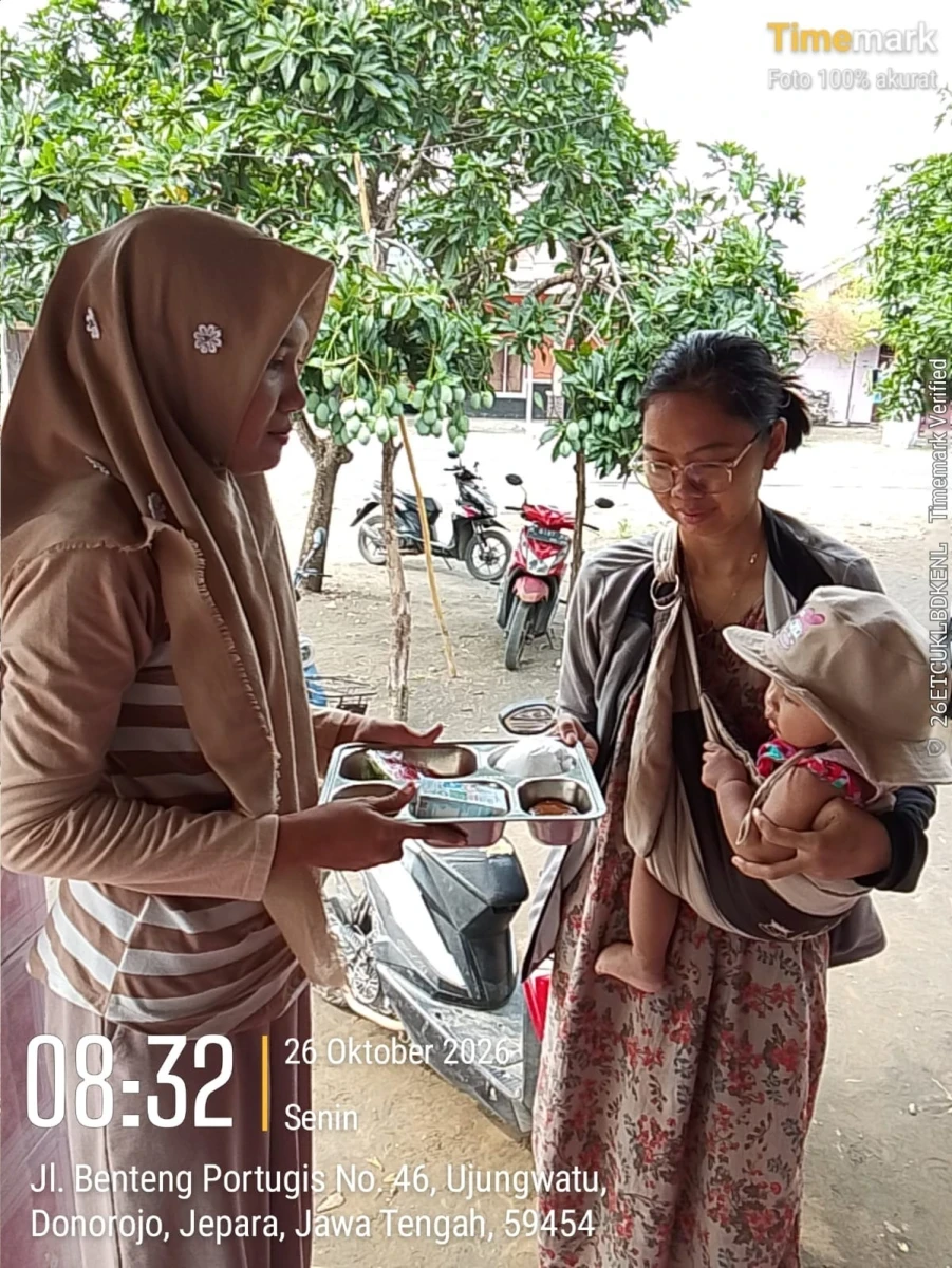 TP.PKK DESA DAMPINGI PENDISTRIBUSIAN MBG DI POS 01 RW 01 METAWAR.