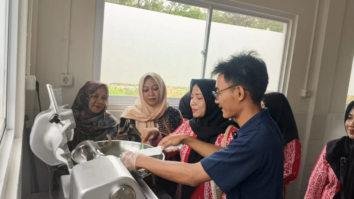 Pelatihan Pengolahan Makanan Berbahan Dasar Ikan oleh UNDIP: Tingkatkan Keterampilan dan Nilai Gizi Pangan Lokal