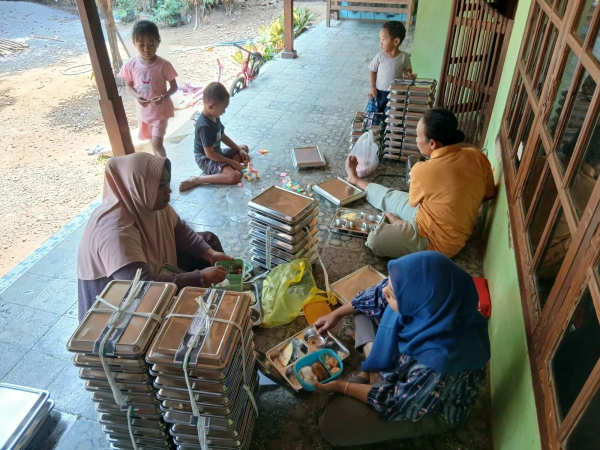 MAKANAN BERGIZI GRATIS