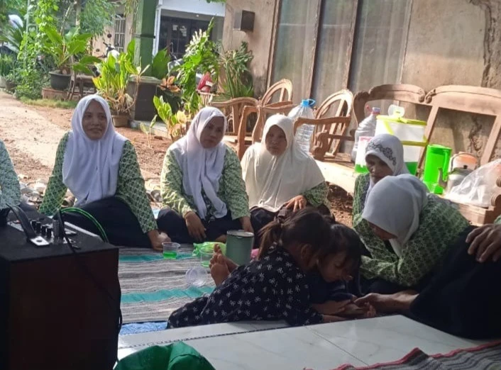 Semarak Pertemuan Rutin Fatayat RT 04 RW 02 Karanggondang: Mempererat Silaturahmi dan Keaktifan Organisasi