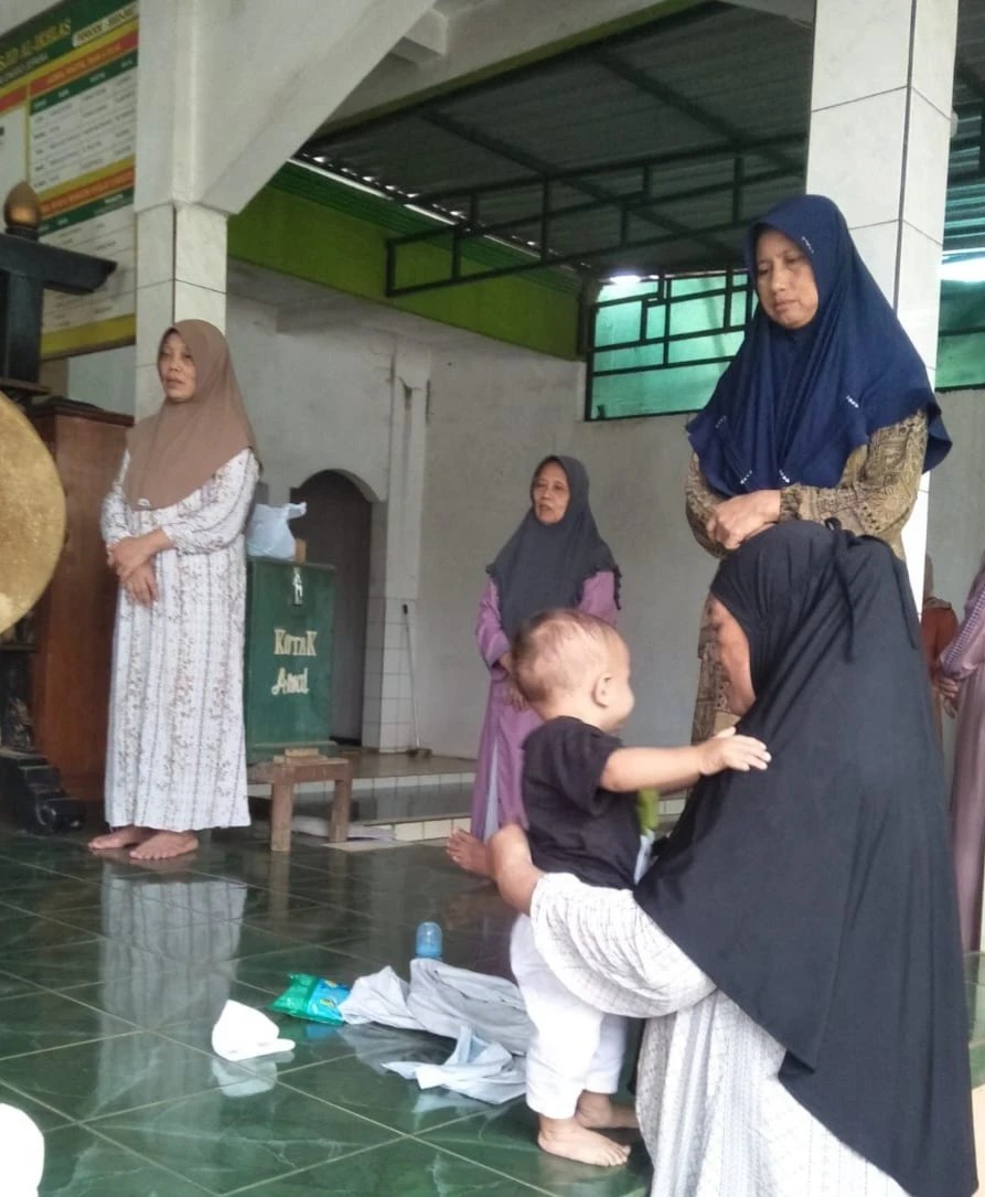 Khidmat Tahlil dan Dibaan Bersama Kelompok Ngaji Ibu-Ibu Masjid Al Ikhlas Karanggondang