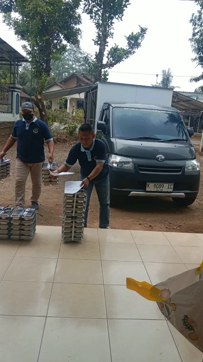 MAKANAN BERGIZI GRATIS