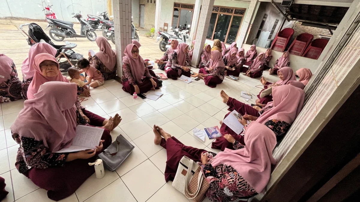 kegiatan rutinan bulanan pkk rt 1 rw 1 dukuh Randusari dengan isian  menjaga kebersihan dan kesehatan alat reproduksi wanita
