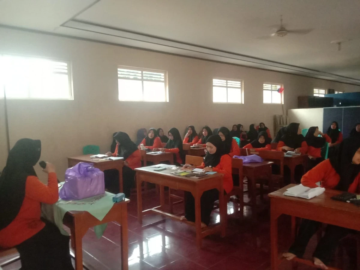 kegiatan rutinan bulanan pkk rt 2 rw 1 dukuh Randusari dengan isian cara membuat pukis
