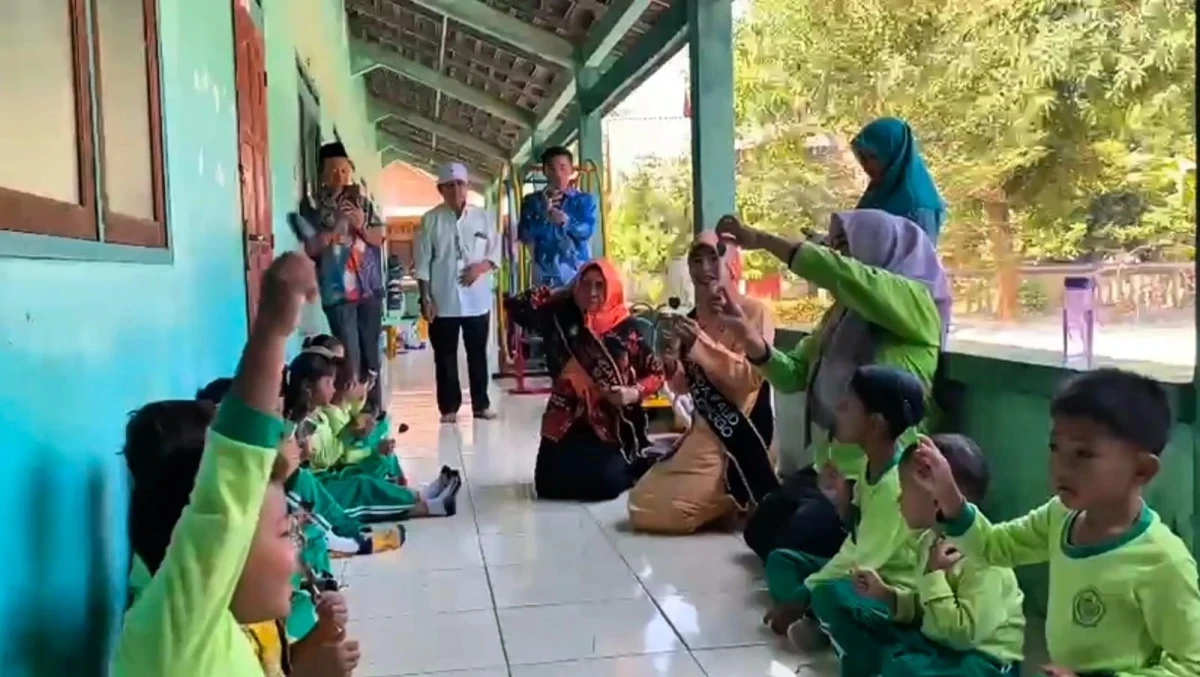 Sapa Bunda PAUD Kecamatan Mlonggo: Tebar Keceriaan, Tumbuhkan Kepercayaan Diri dan Semangat Meraih Cita-Cita 