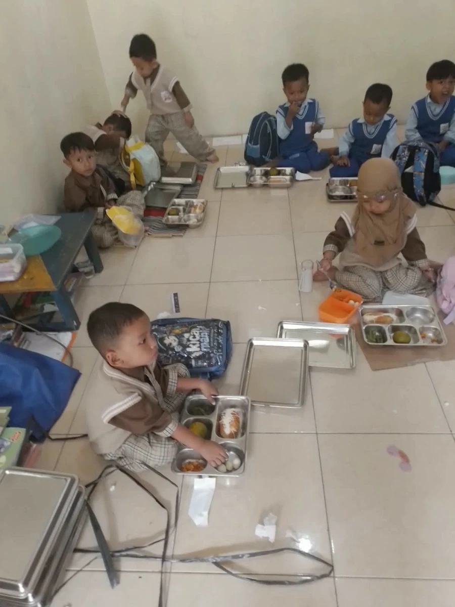 MAKANAN BERGIZI GRATIS