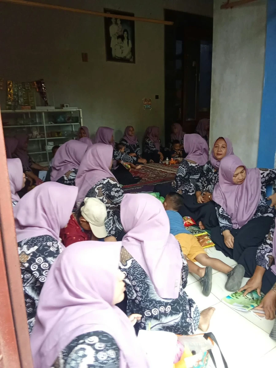 kegiatan rutinan bulanan pkk rt 3 rw 1 dukuh Randusari dengan isian cara mengatasi bibir keringl