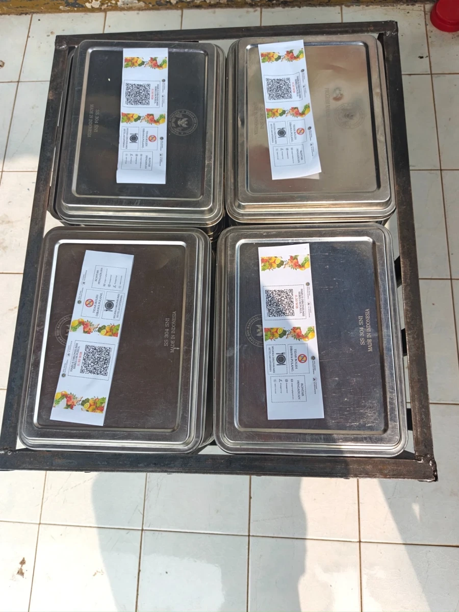 Kegiatan pembagian MBG (makanan bergizi gratis) desa geneng