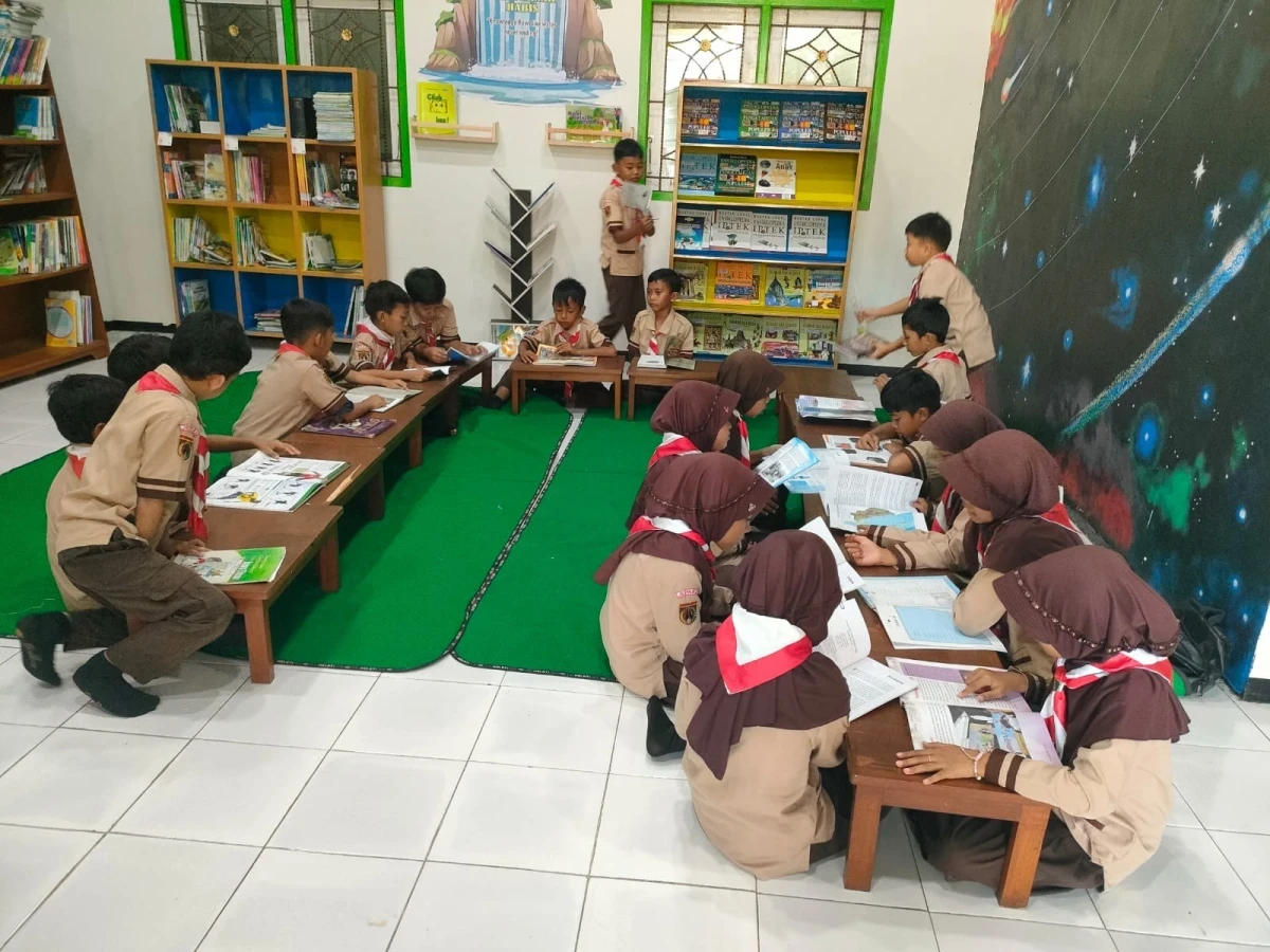 Perpustakaan "Ngudi kawruh" SDN 1 klepu 