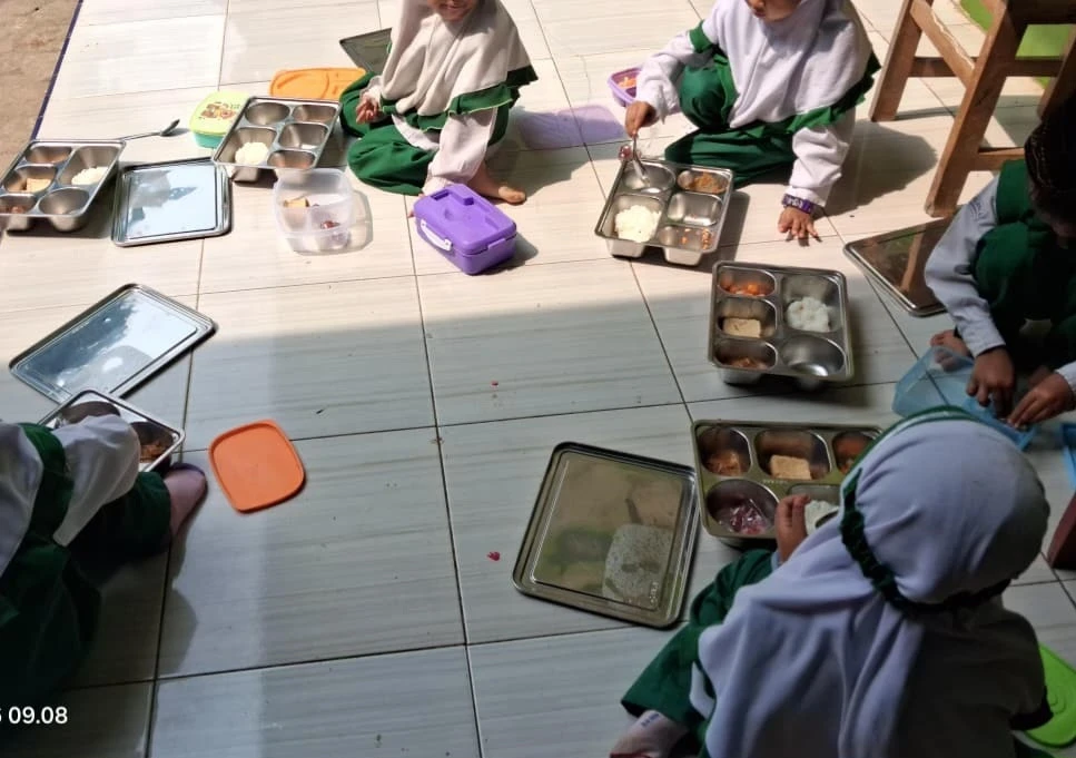Menu Gizi Seimbang RA Darul Huda 1 Karanggondang