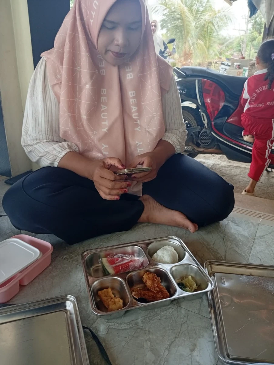 MAKANAN BERGIZI GRATIS