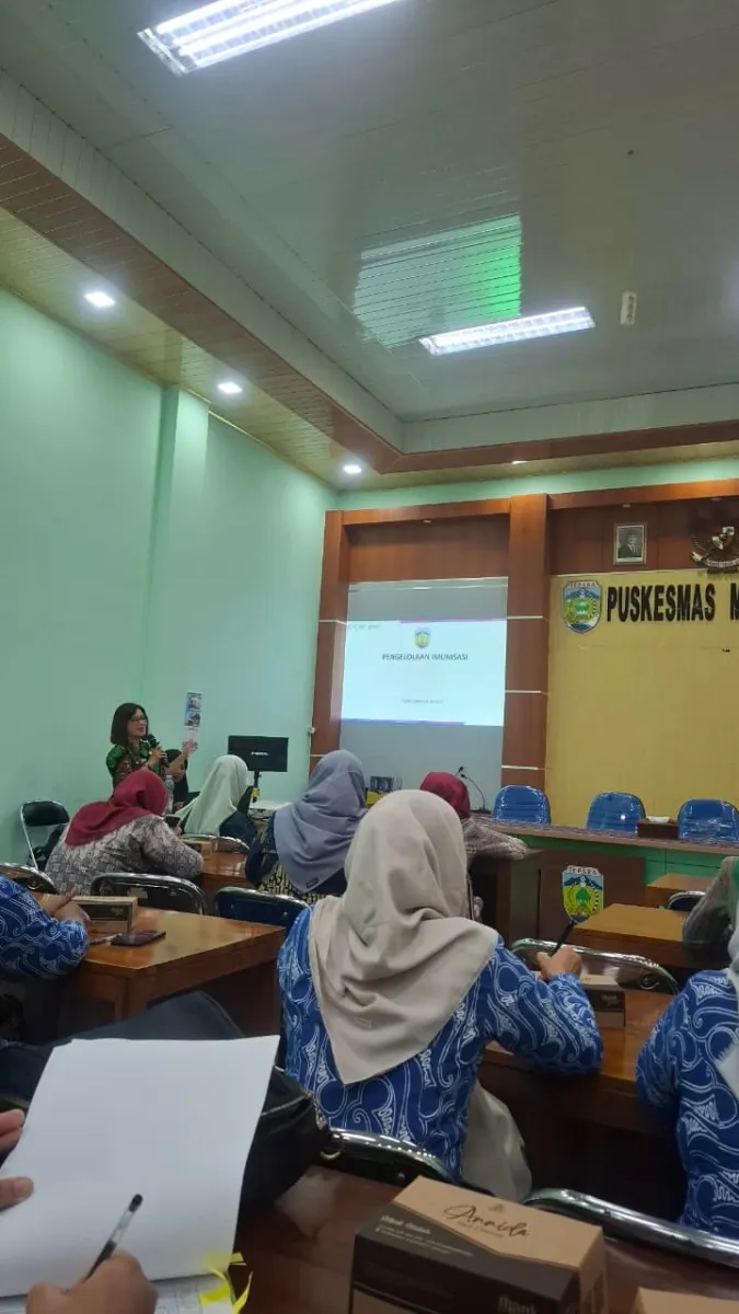 MENGUKTI SOSIALISASI PEMBERDAYAAN TENTANG IMUNISASI DAN SURVEILANS PD3I