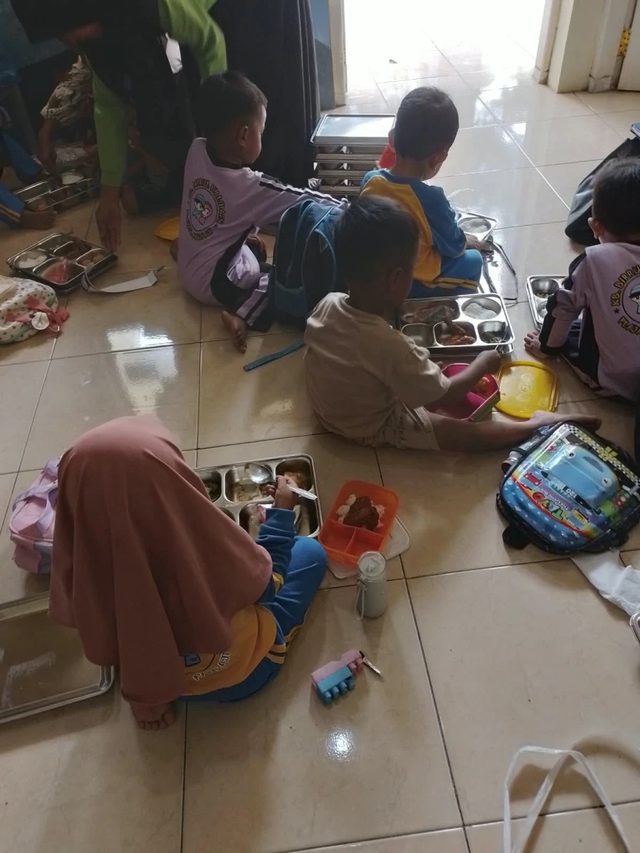 MAKANAN BERGIZI GRATIS
